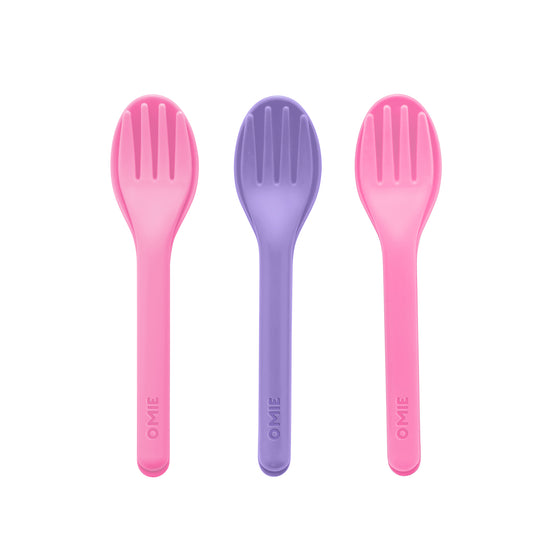 Omie cutlery set with reusable kids utensils in pink-purple