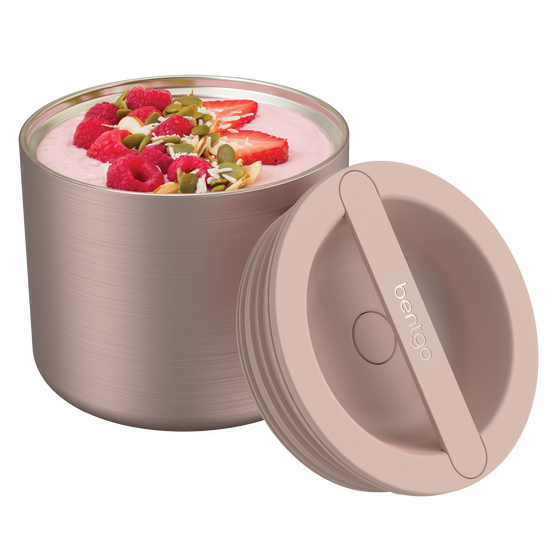 Bentgo stainless steel insulated food container 560ml rose gold colour with food